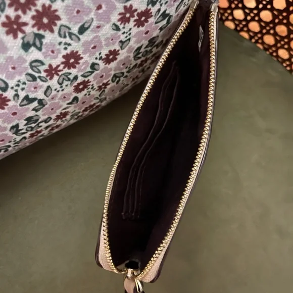 Coach Signature Patent Leather Corner Zip Wristlet in Beige NWOT - Picture 5 of 6